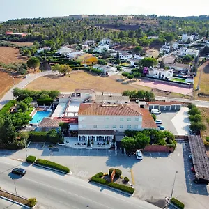 & Restaurant Figueres Parc Los Hostalets de Llers